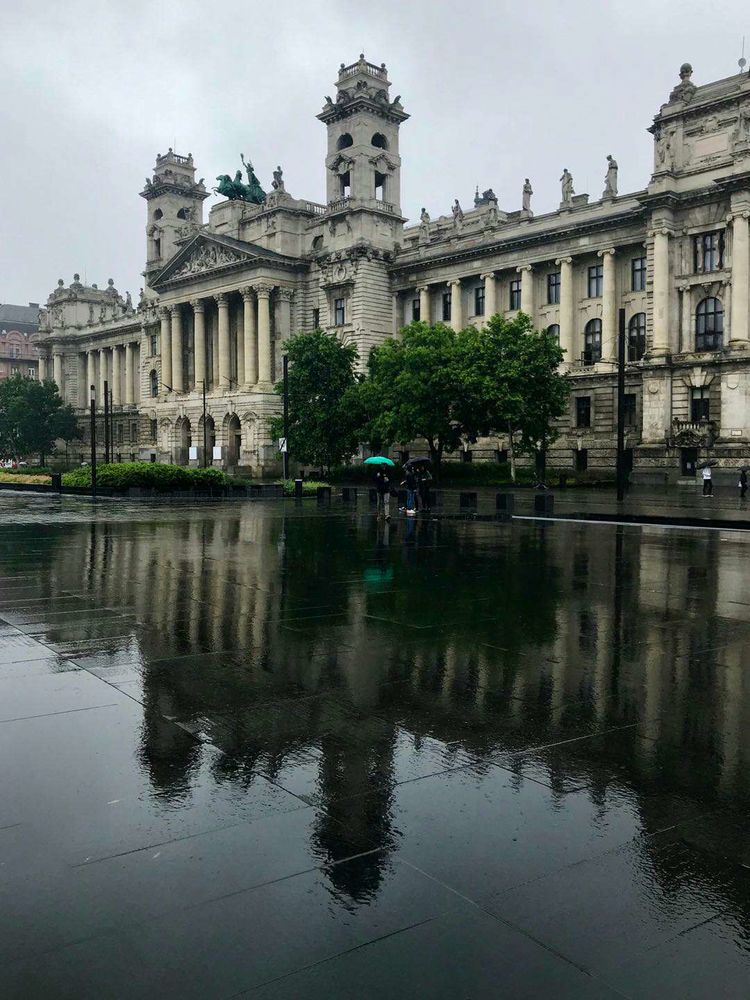 匈牙利的首都,当年陈强曾到此,两个儿子取名“布达”“佩斯”