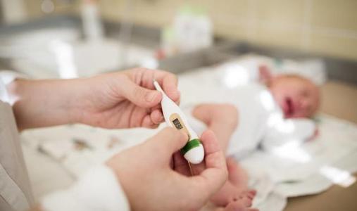 宝宝换了辅食后上吐下泻,6个月宝宝吃辅食上吐下泻