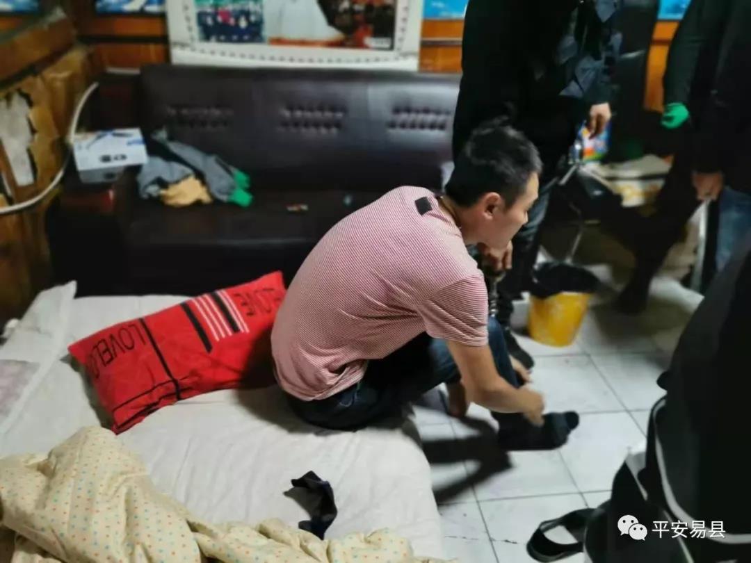 保定四“兄弟”盗窃、敲诈勒索，三人伏法一人潜逃，警方千里抓捕，班房再“团聚”