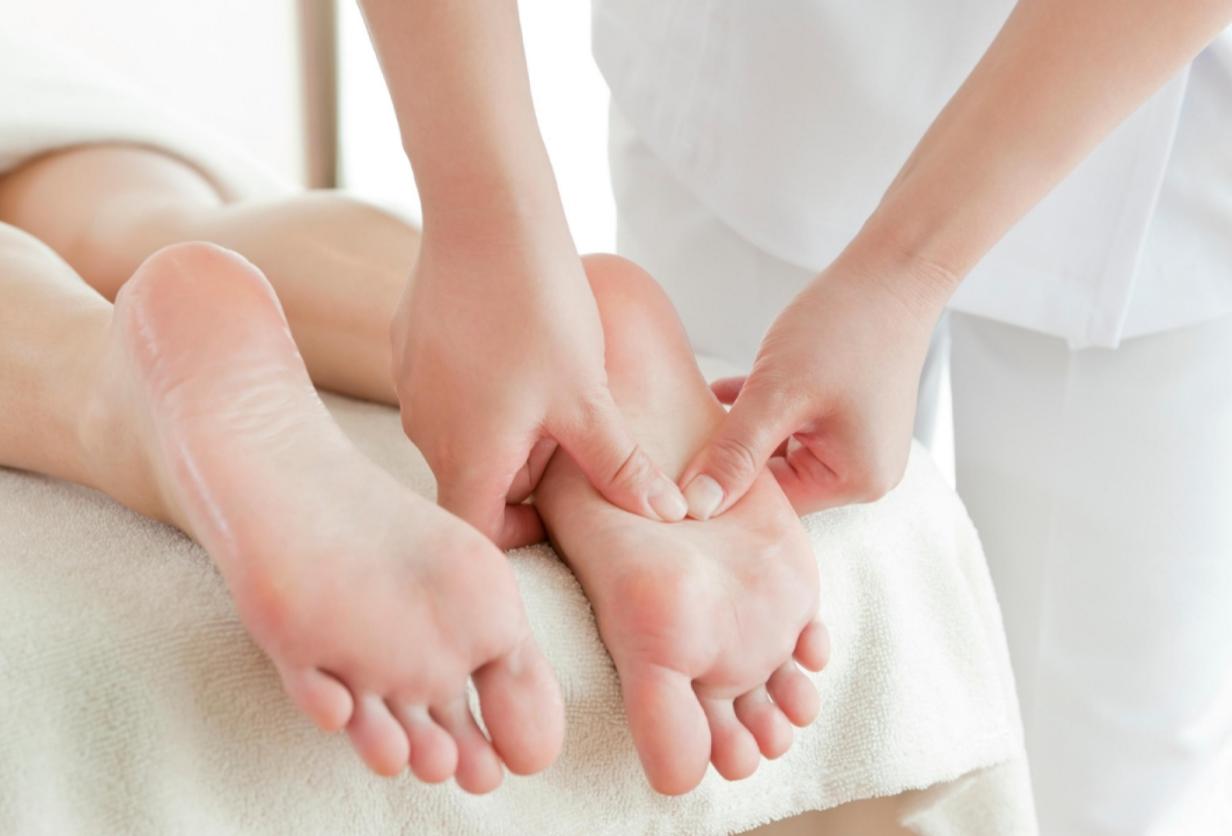 为什么日本人一年四季都穿袜子,日本人睡觉穿什么样的袜子