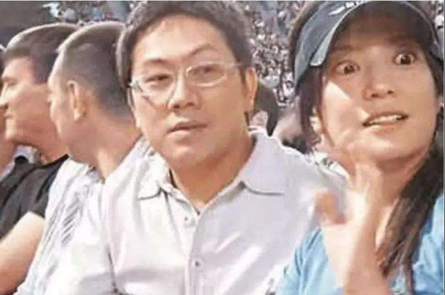 和叶翠翠相恋，与章子怡传绯闻，二婚的黄有龙为何娶赵薇为妻？