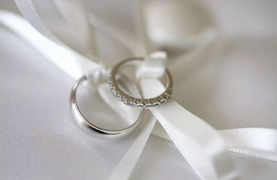 铂金钻戒一直佩戴会有磨损吗,黄金戒指戴久不亮怎么办