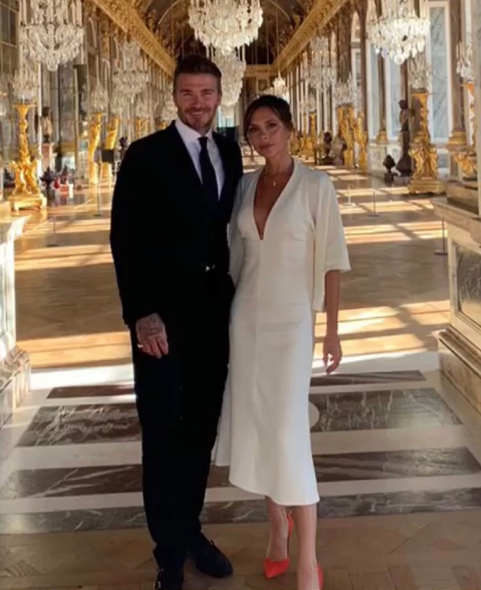 贝嫂晒小贝和女儿背影,小贝结婚纪念日完整版