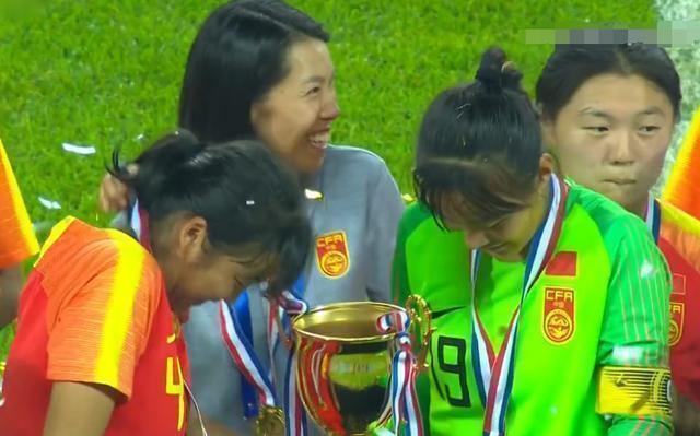 女足夺得亚洲杯冠军后孙雯的反应,孙雯祝贺女足夺冠