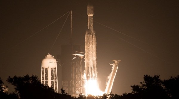 2018重型猎鹰火箭首次发射,猎鹰重型火箭第一次发射