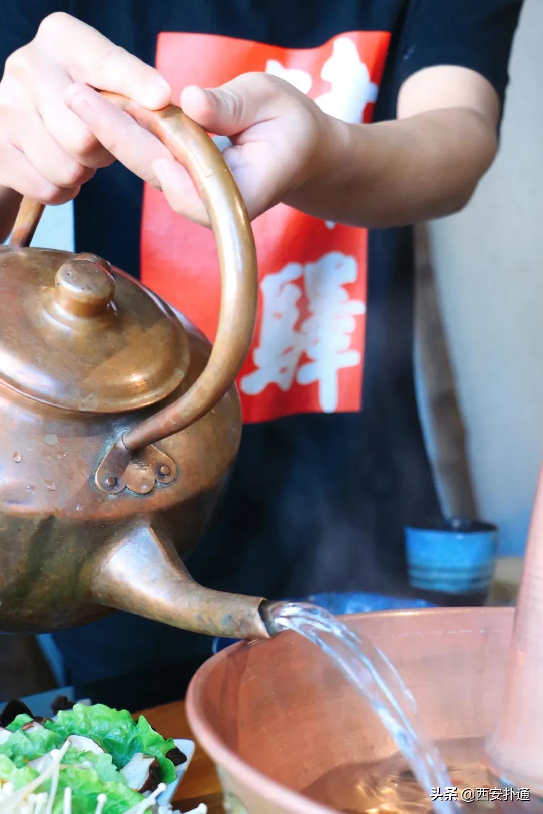 西安城墙下的铜火锅,西安城墙底下的羊肉泡馍