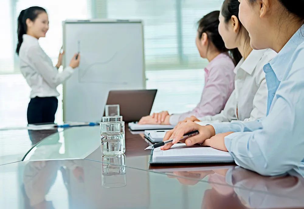 管培生变形记：有人成为老板的嫡系部队，也有人7年没定岗