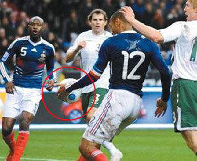 足球马拉多纳上帝之手,足球上帝之手原视频