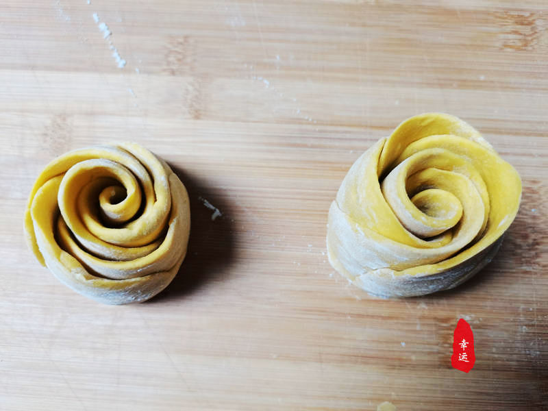 金灿灿的黄馒头,金灿灿黄金馒头好看又好吃