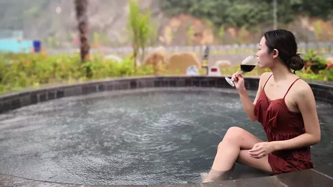 北国温泉二日自由行,赏南昆山山景泡温泉