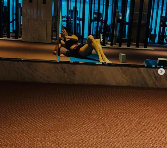 张柏芝露脐马甲线,张柏芝穿露脐装现身