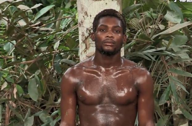 非洲牧师给穷人疯狂*脑洗**，几分钟就赚两万块，穷人激动得浑身抽搐