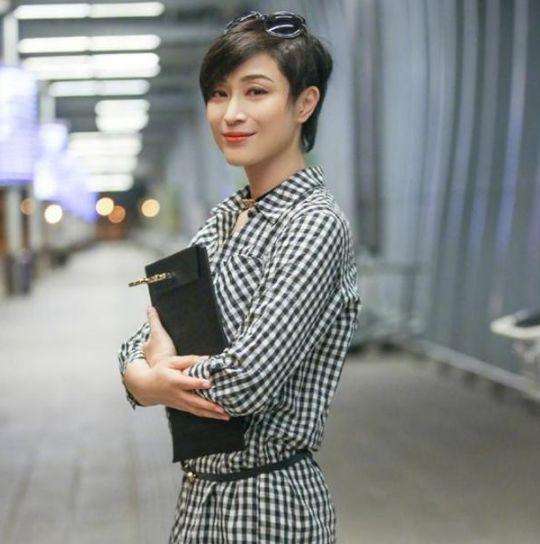 陈法蓉的短发既有帅气也有女人味,陈法蓉以前的短发是多少年前的