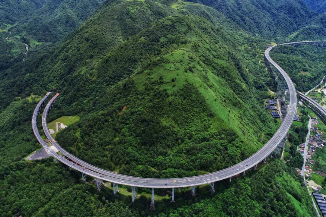 雅安这几天发生的车祸,这就是雅安原版