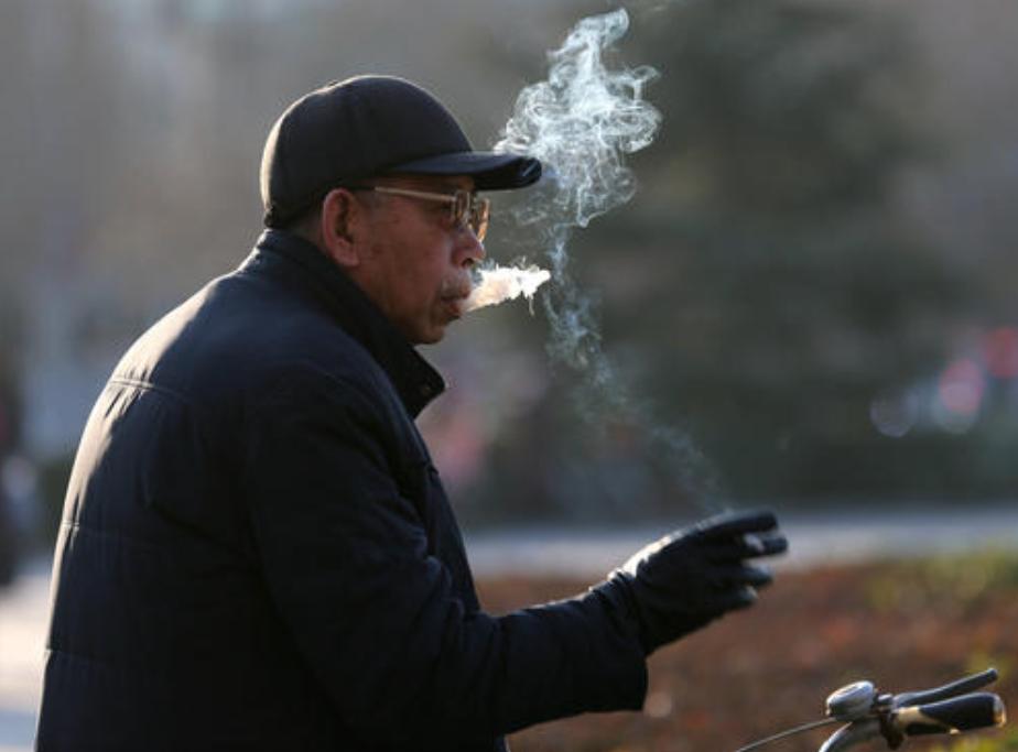 媳妇怀孕生娃公公婆婆不闻不问,媳妇怀孕期间丈夫吸烟怎么办