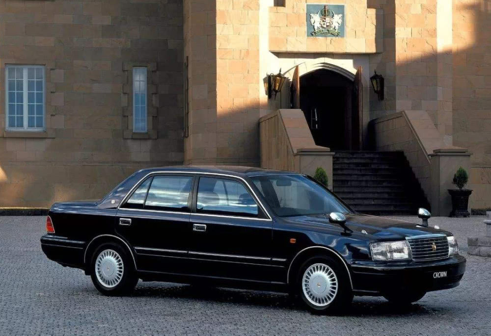 第十代丰田皇冠155哪年发布,2000年皇冠155千禧版当年价格