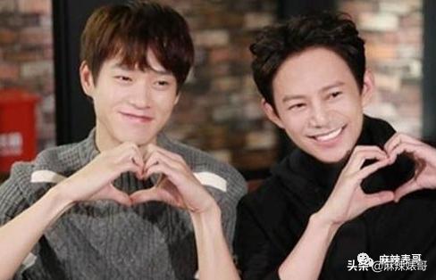 和小鲜肉牵手摸脸，又让人想到他7年前的瓜…