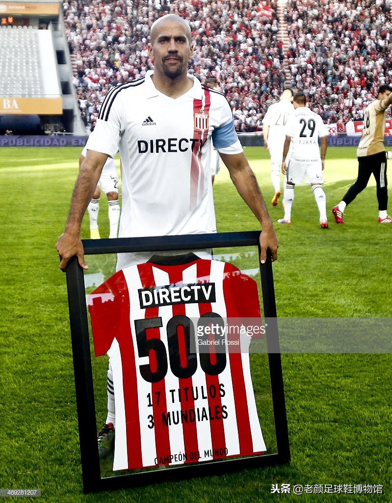 脚踏虎爪靴的神奇巫师，35岁参加世界杯，41岁复出只为母队上座率