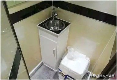 实拍小9.98万c型房车,空间最大的c型房车20万自动挡