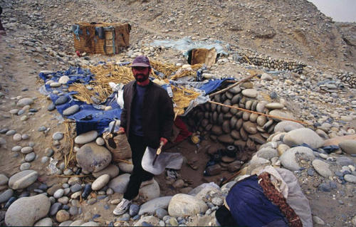 怎样区别和田玉的籽料与山流水料,和田玉戈壁料和山料的有什么不同