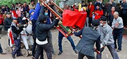 偏僻山村为何出现精美龙桥？传说有神龙出没，击退洪水守护山村