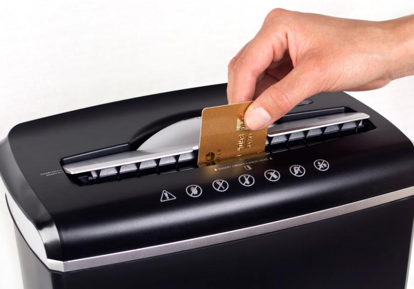 银行叫办金卡有坏处吗,为什么银行员工推荐办银行卡