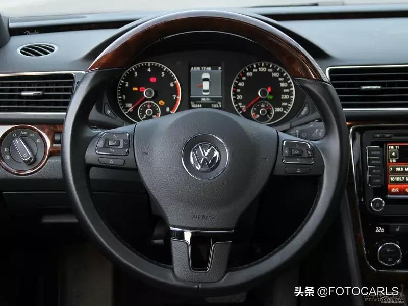 大众帕萨特3.0v6旗舰版,大众帕萨特2023最新款顶配落地价