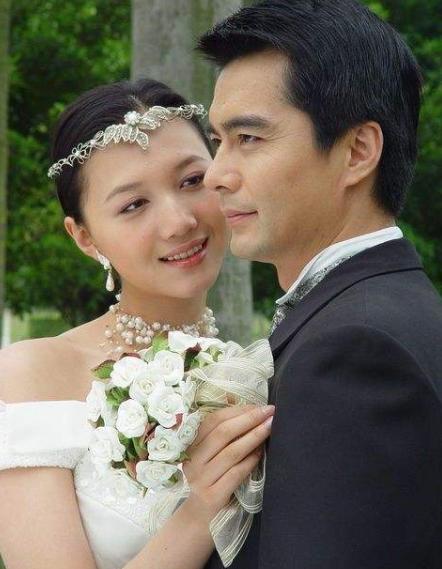 何晴二婚嫁三婚许亚军,许亚军与何晴的甜蜜生活