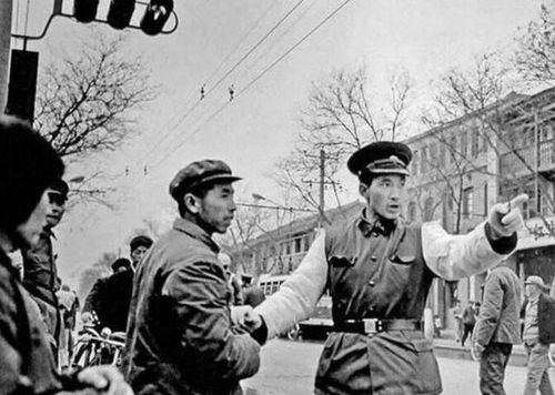 1959年的军事机密失窃案：军官弄丢绝密文件，7000警民淘干1条河