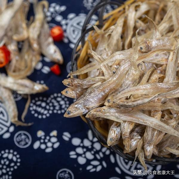 青辣椒爆炒鱼干,农家自晒鱼干做法