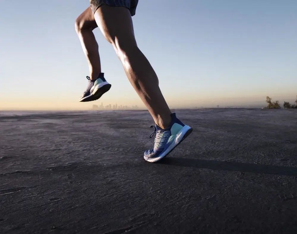 跑步一年小腿变化怎么样,跑步一天后腿变粗的原因