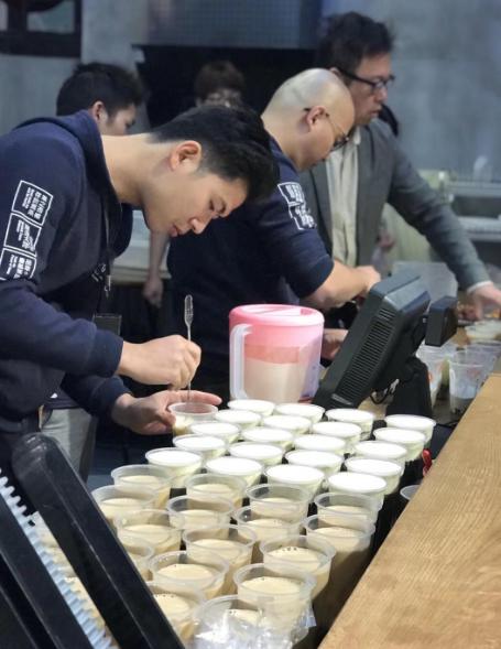 茶颜悦色武汉排队,武汉第一家茶颜悦色开业场面火爆