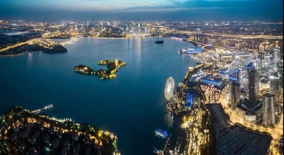 苏州金鸡湖畔有座非凡园区,苏州工业园区金鸡湖中央商务区