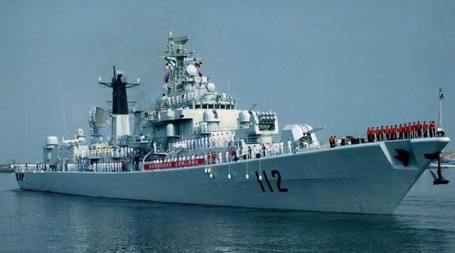 4艘万吨大驱同时开工尽显霸气,船厂两大船同时出坞