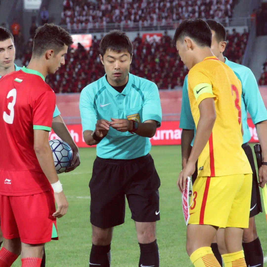 裁判金京元球场被打,裁判金京元遭殴打