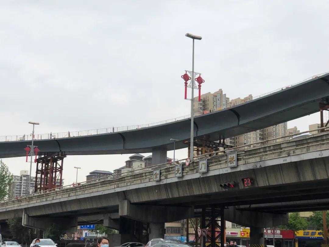 西郊堵车的视频,西郊交通路况