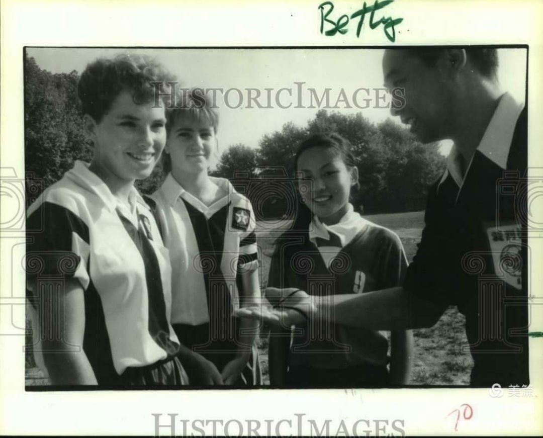 无锡旧影:1986年美国旋风女子足球队来锡比赛