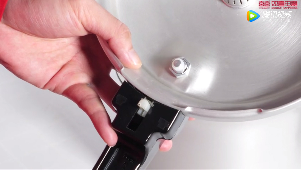 压力锅手柄松了怎么弄紧,压力锅手柄气阀怎么安装