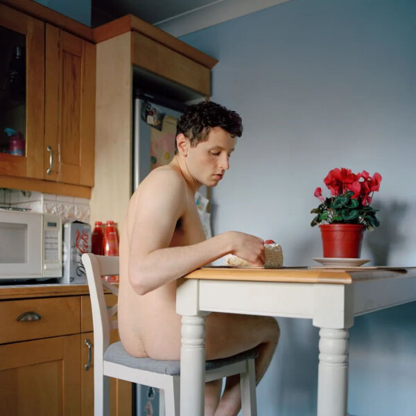 她用Tinder约异性拍裸照