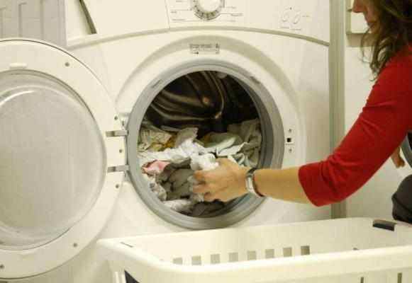 衣服洗完有毛絮怎么处理,衣服洗完了有毛怎么弄