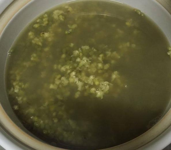 绿豆凉粉怎么做才能不发硬,快速煮绿豆软烂小妙招