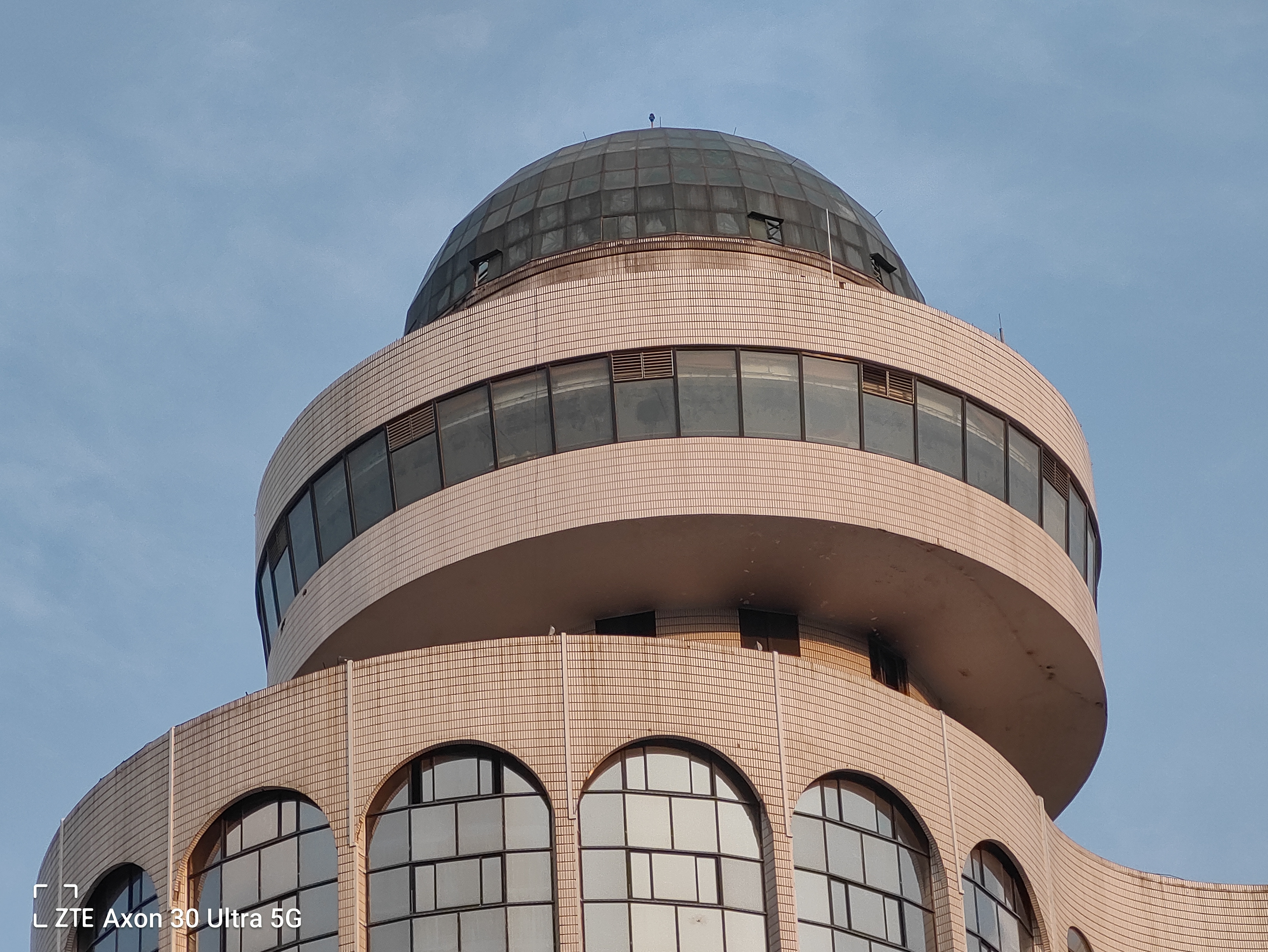 中兴axon30ultra和努比亚z30pro,中兴axon30ultra对比魅族18pro