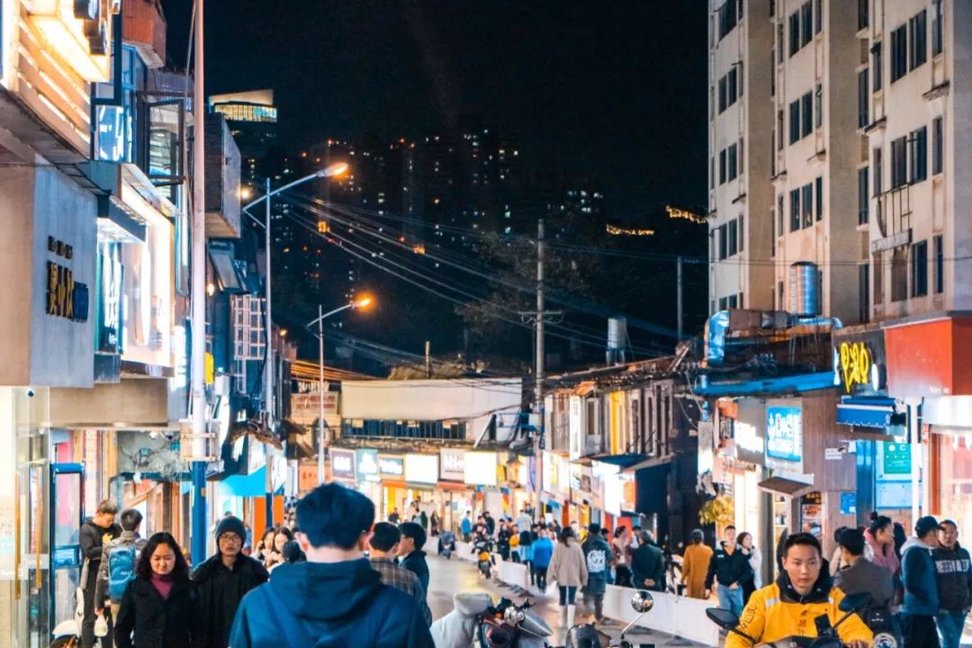 昆明的烟火气回来了！南屏街拟试点夜间外摆，路边摊可以有了，中央文明办宣布重大调整