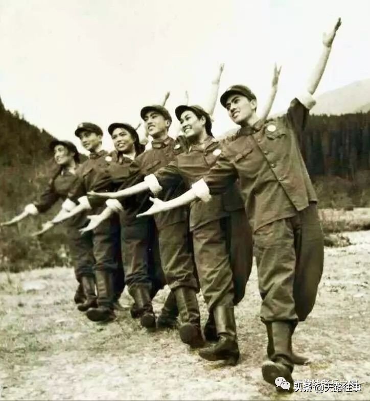 文艺兵跳芳华,文艺兵芳华话剧