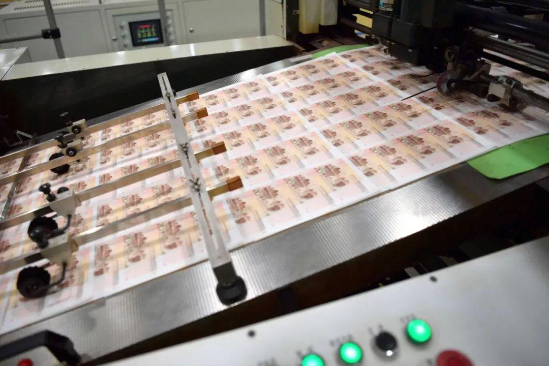 人民币怎么印刷成纸币样式,新版人民币印制