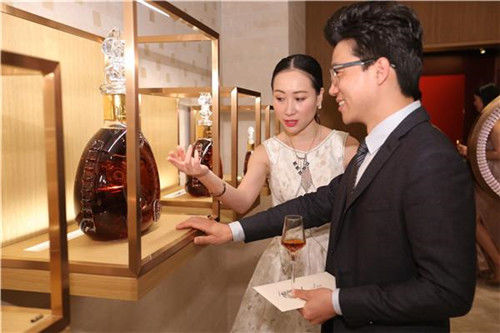 怎么辨别路易十三的年份,路易十三开瓶后什么样