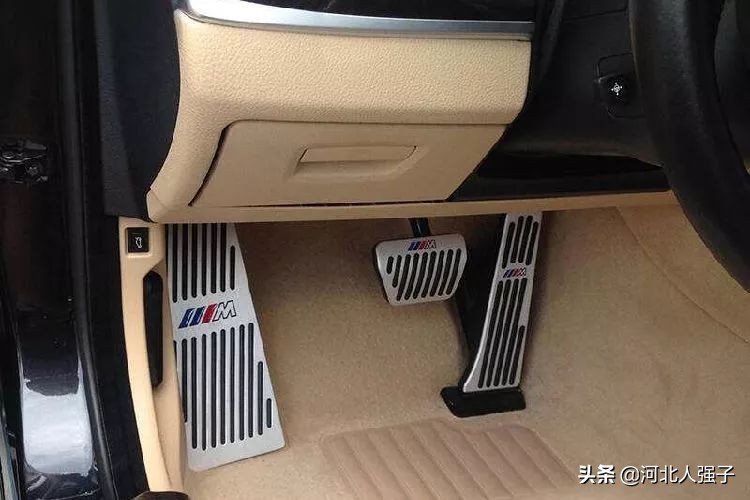 减速停车时先踩离合还是先踩刹车,减速时先踩离合器刹车