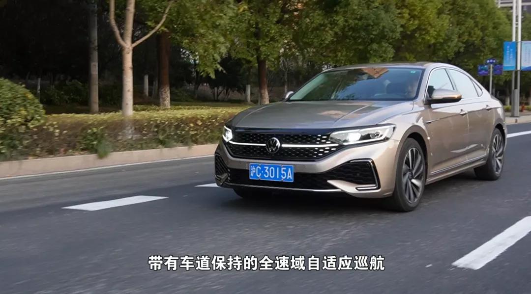 雅阁1.5t和天籁2.0t对比测评,21款天籁对比新款雅阁