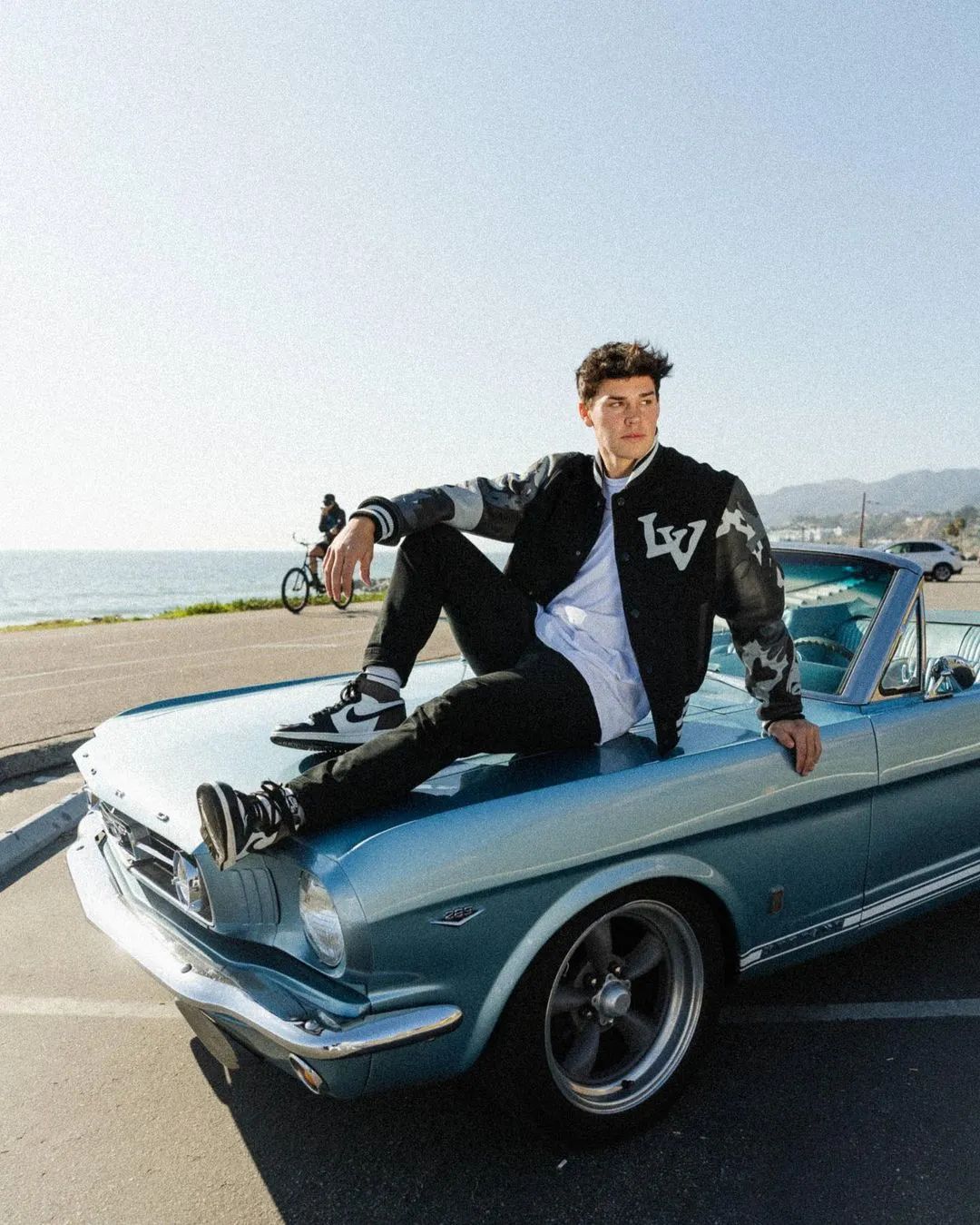 十九岁网红男孩NoahBeck首次登上高端时尚杂志封面