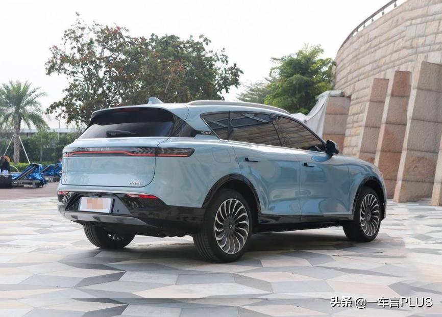 新岚图free三联屏可以升降吗,续航420公里能跑三百公里吗